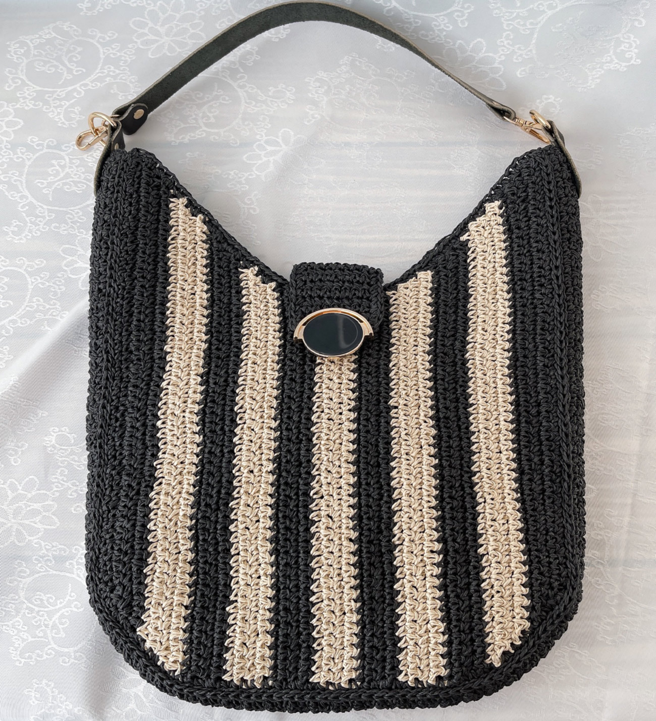 EL YAPIMI, SİYAH-KREM RENK ÇANTA – c018
