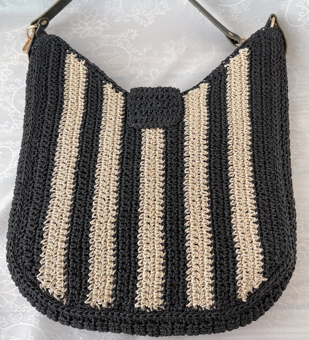 EL YAPIMI, SİYAH-KREM RENK ÇANTA – c018