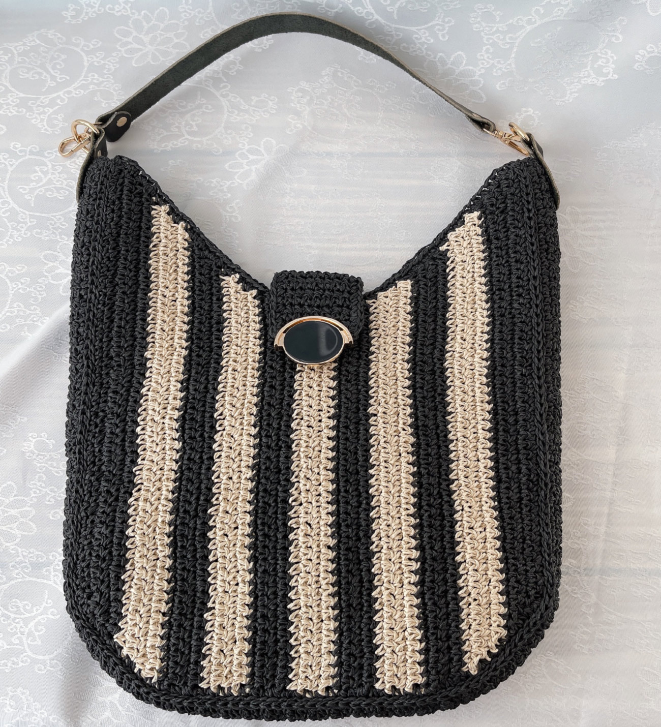 EL YAPIMI, SİYAH-KREM RENK ÇANTA – c018