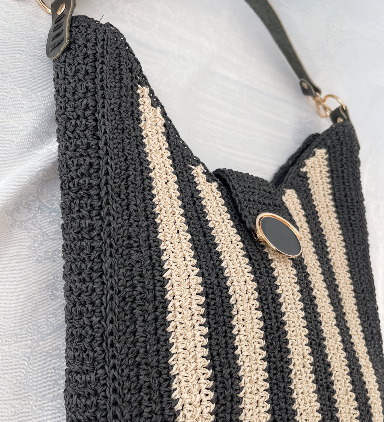 EL YAPIMI, SİYAH-KREM RENK ÇANTA – c018